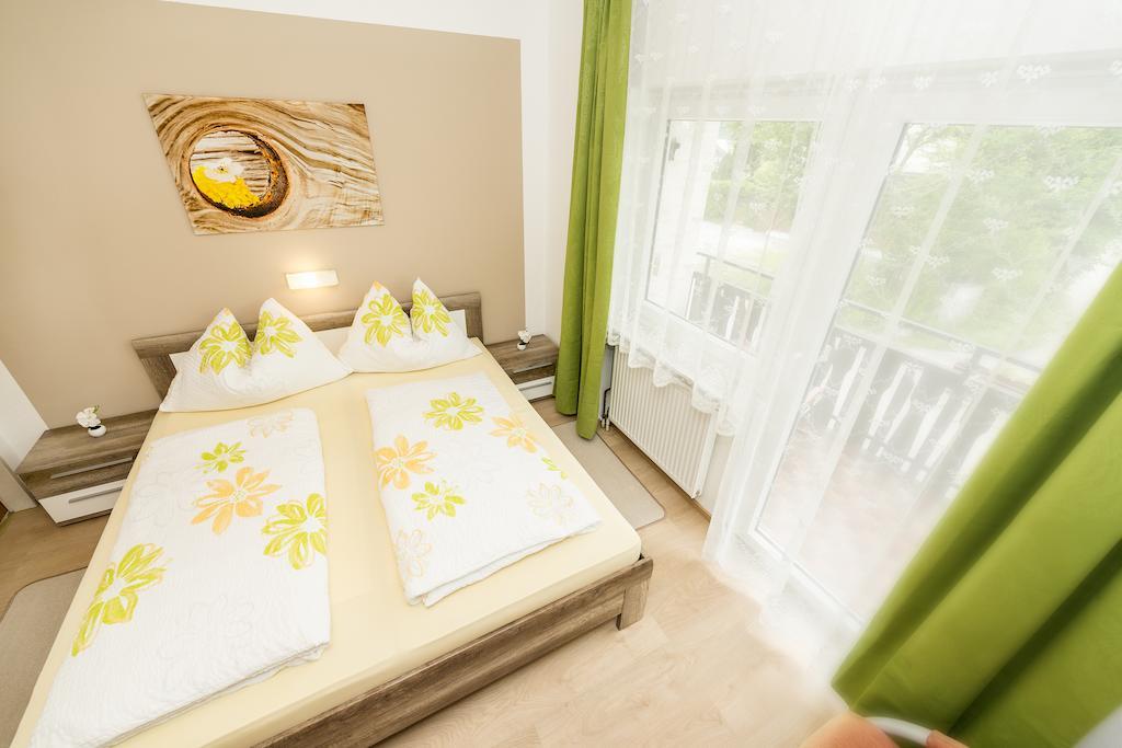 Gaestehaus Genf Velden am Wörthersee Room photo