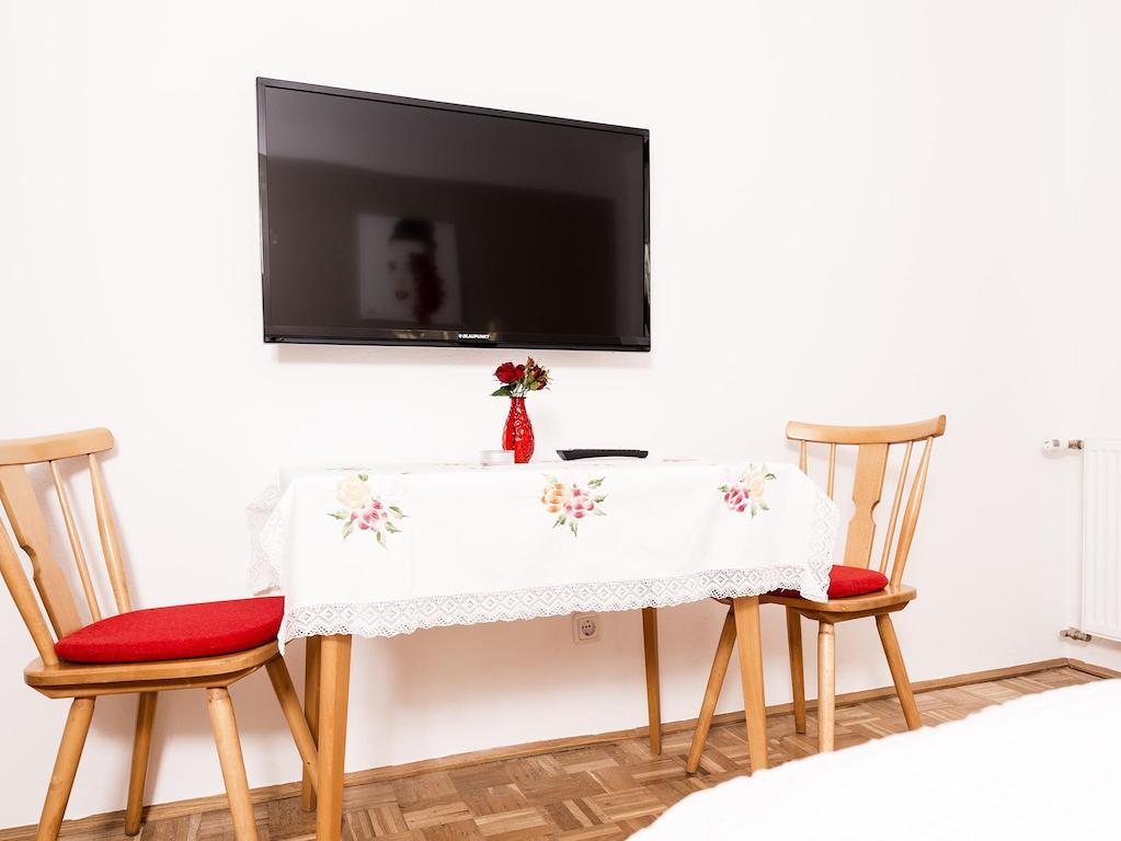 Gaestehaus Genf Velden am Wörthersee Room photo